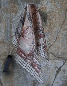 jedwabna poszetka Flaner u Gutenberga